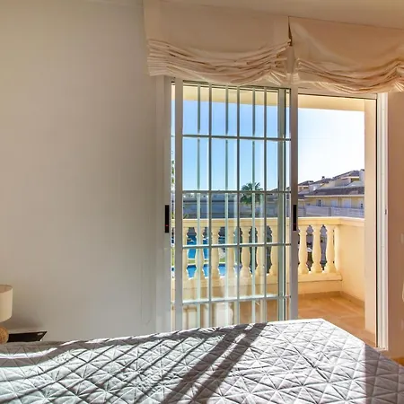 2 Bedroom Gorgeous In דירה *