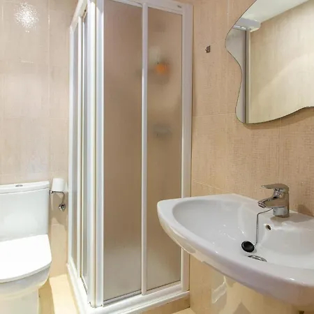 2 Bedroom Gorgeous In דירה *
